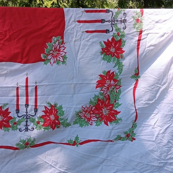Vintage Red white Christmas table cloth - Picture 3 of 8